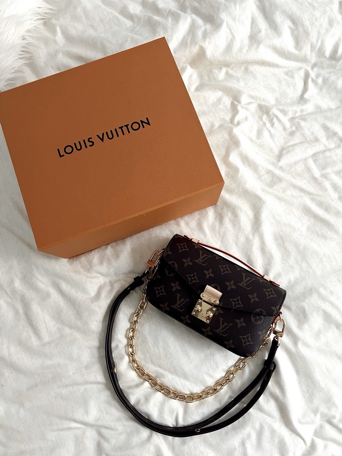 Louis Vuitton LV GHW Pochette Metis Handbag Monogram Brown, M44875