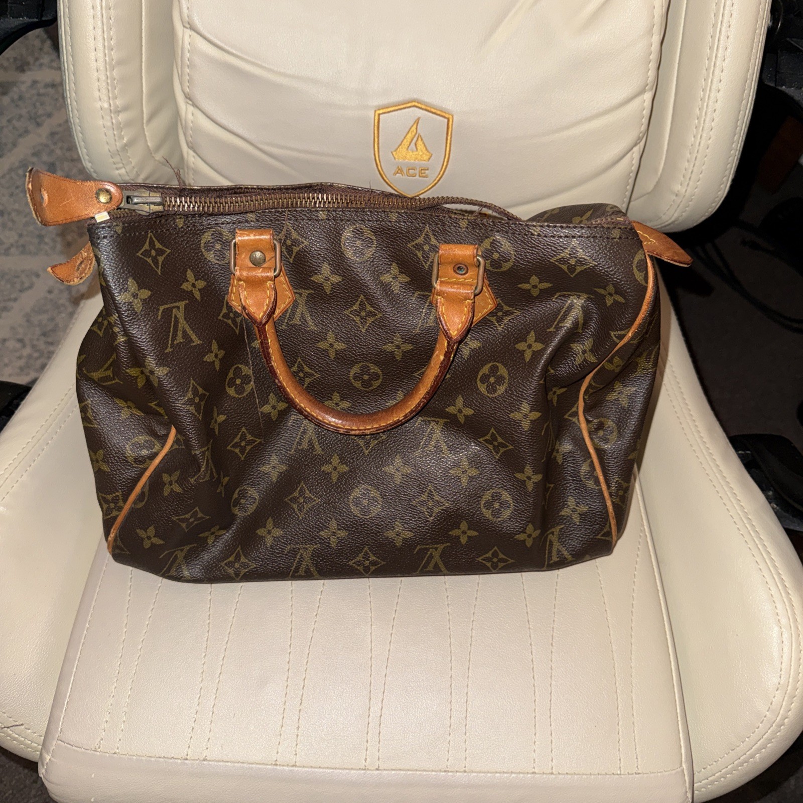 Louis Vuitton Speedy 25 Handbag Heavily Used See Photos