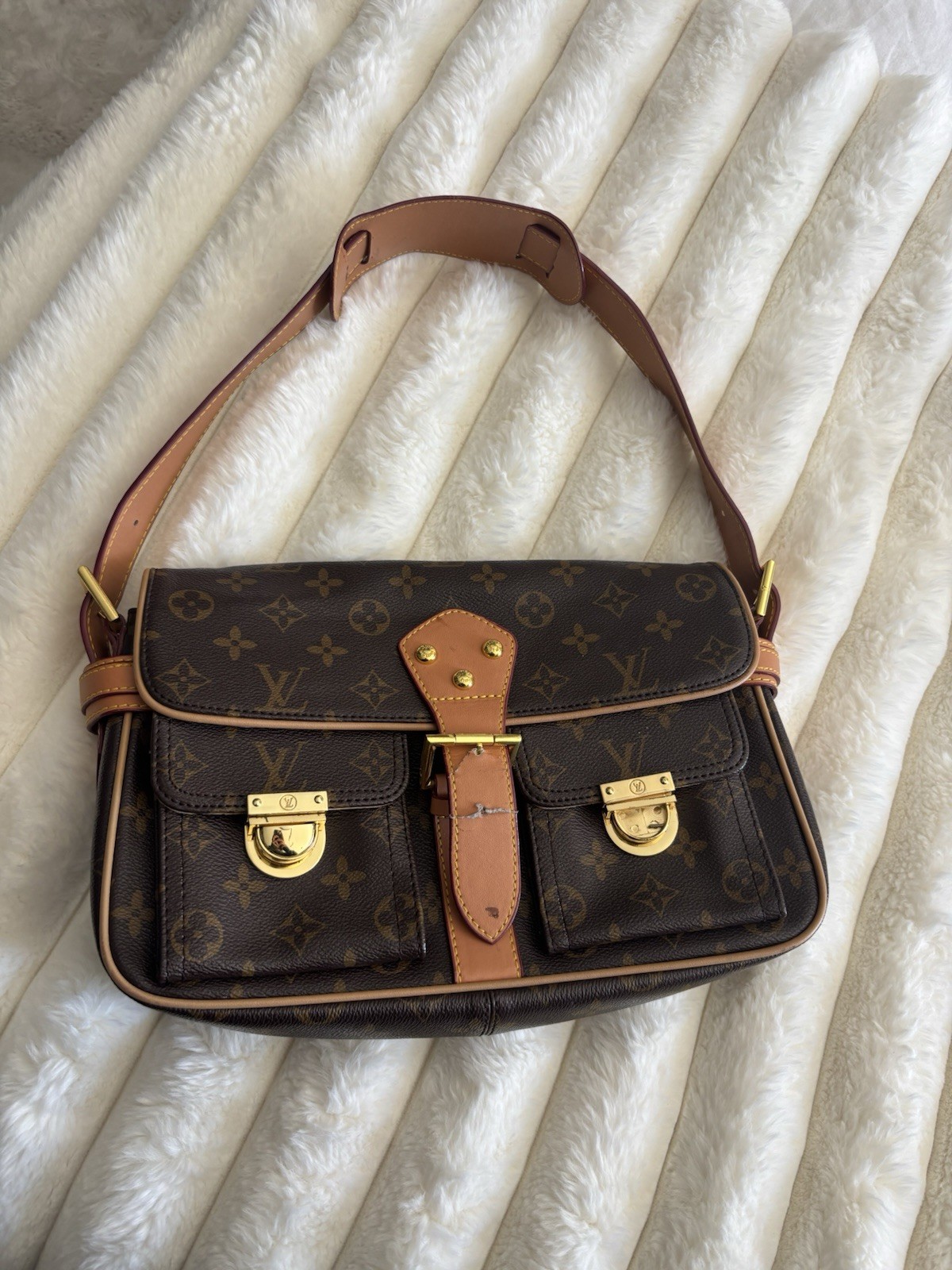 Luis Vuitton M40027 Purse