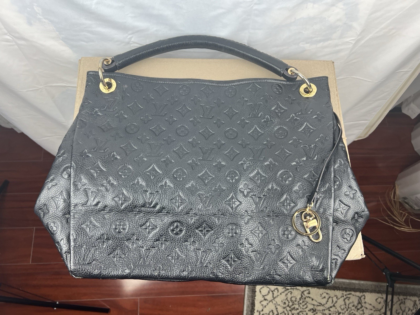 Louis Vuitton Artsy mm Empreinte Black Embossed Leather Shoulder Bag