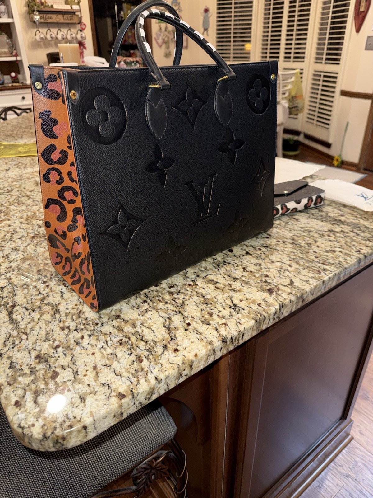 Louis Vuitton OnTheGo Tote MM Multicolor Canvas