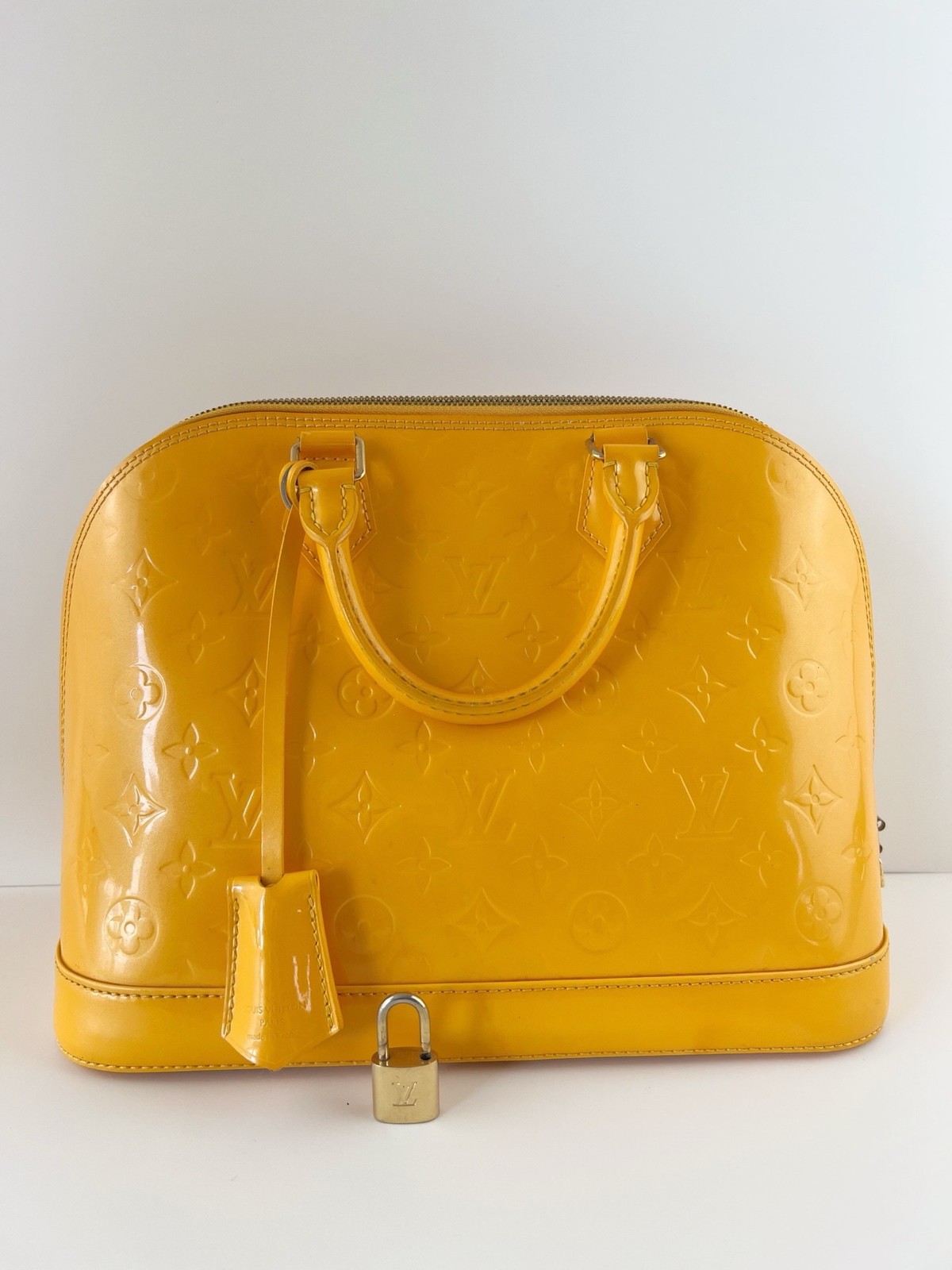 authentic LOUIS VUITTON Alma PM Handbag  Vernis leather  YELLOW Used Women