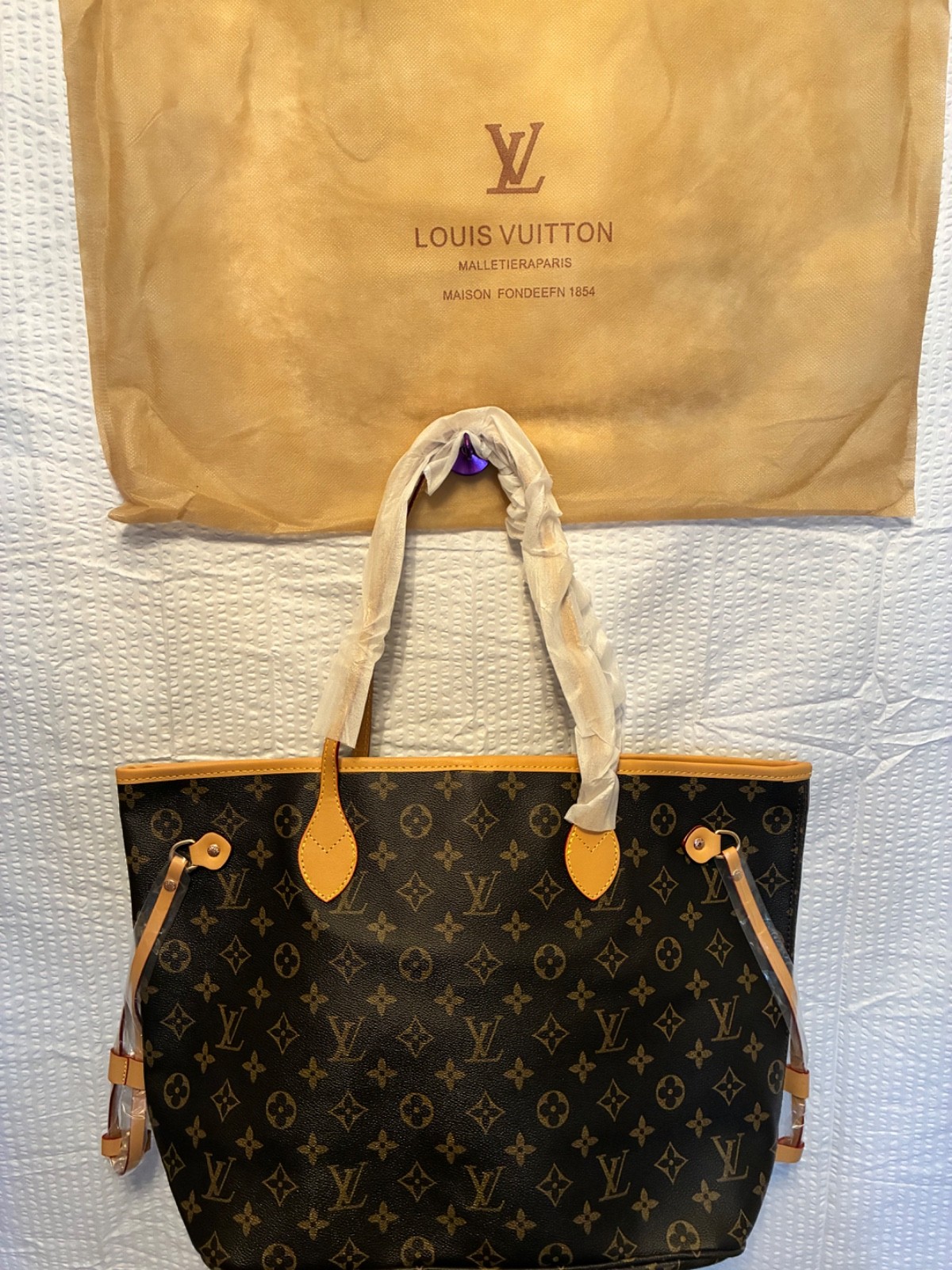 Louis Vuitton neverfull bag with free  Makeup Bag And Dust Cover