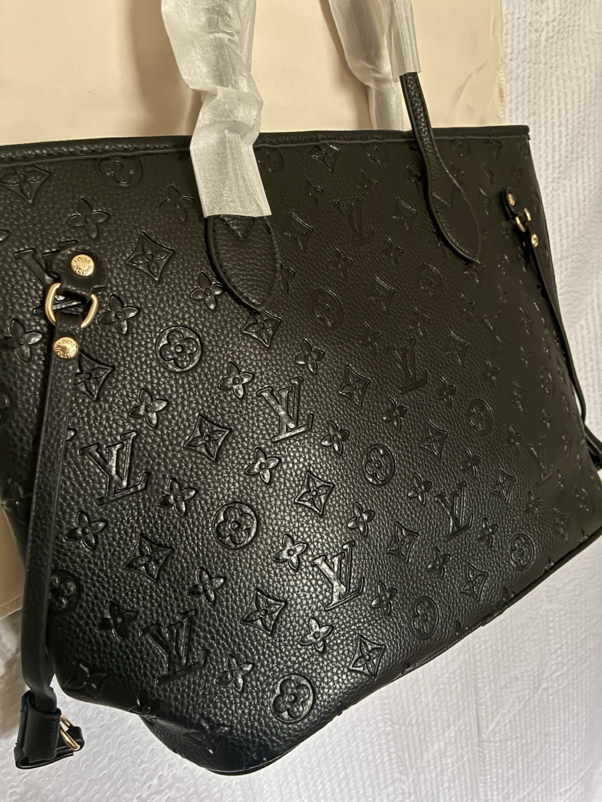 Louis Vuitton Black Neverfull  Monogram Bag w/ free cosmetic bag And dust cover